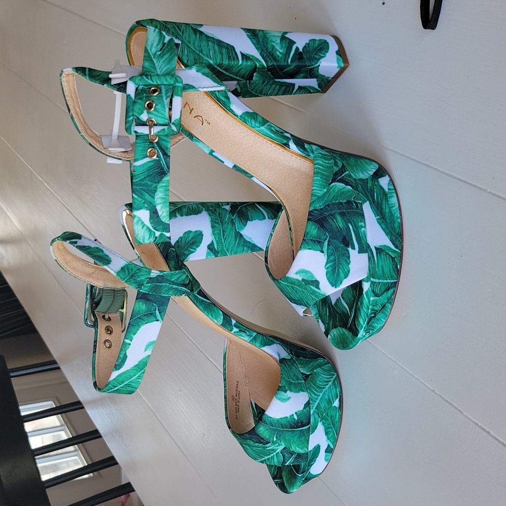 Plant print platform shoes